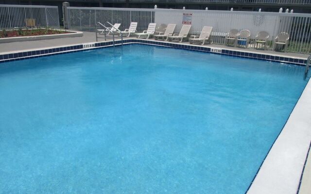 Days Inn By Wyndham Titusville Kennedy Space Center