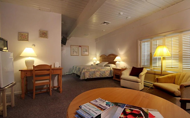 Hamilton Village Inn