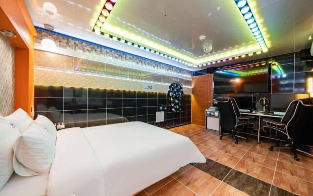 Hotel Eat Com