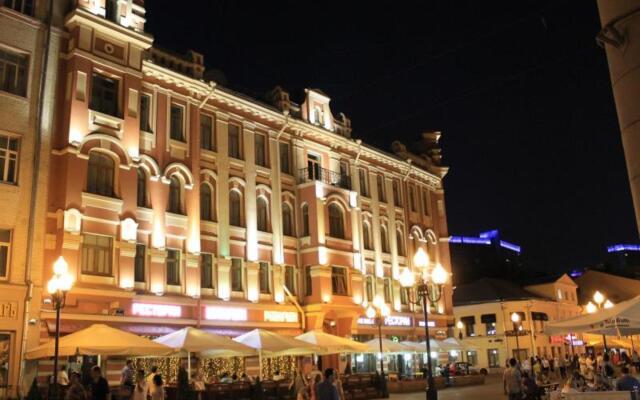 Landmark City Hotel - Hostel