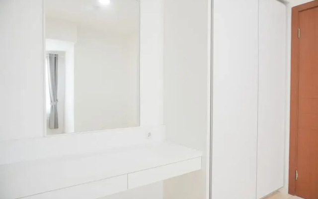 Modern And Homey 2Br At Mt Haryono Square Apartment