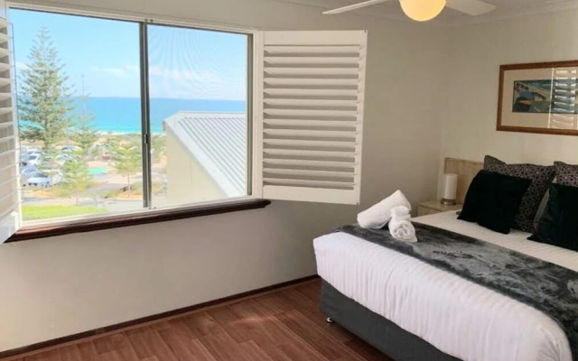 Scarborough Beach Front Resort Shell 13