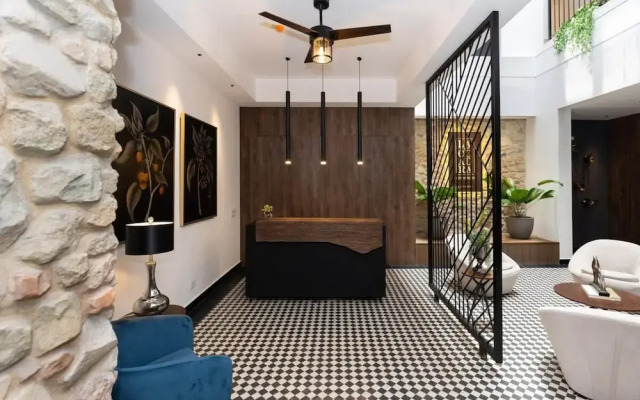 The Urbanart Condo by Acomodo
