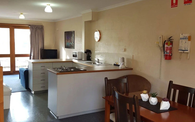 Alanvale Apartments & Motor Inn