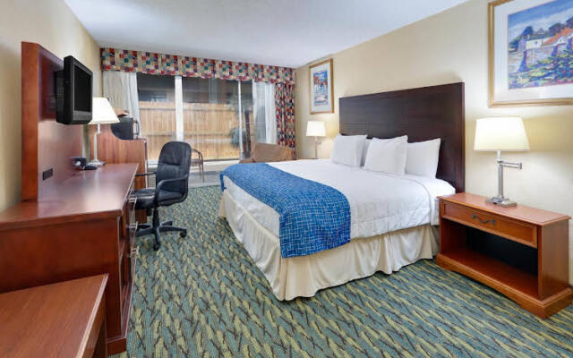 Travelodge By Wyndham Texarkana