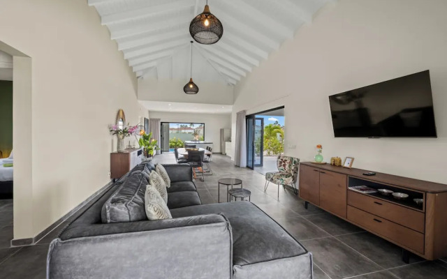 Villa Amber with pool at mambo beach