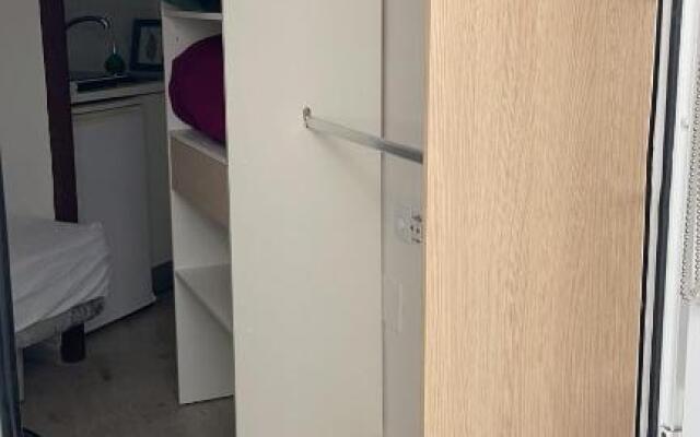 GoBeach Small studio 8sq completely independent