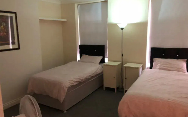 Seymour Place Apartment