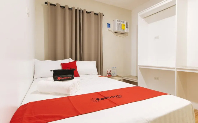 RedDoorz @ Golite Old Albay - Hostel