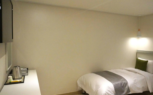 Hotel Victoria (formerly Hotel Tong Seoul Myeongdong)