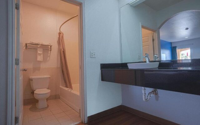 Island Inn by OYO Galveston Beach, TX