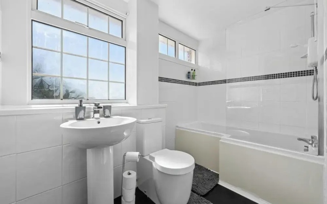 Cozy 3 bedroom house near hospital