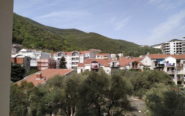 Lotus Alba Apartments