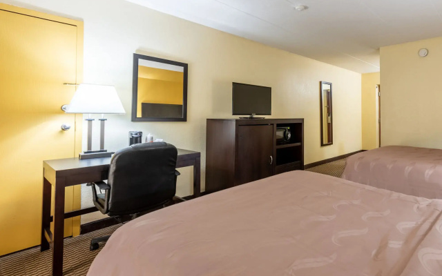 Quality Inn & Suites Cincinnati Uptown Norwood
