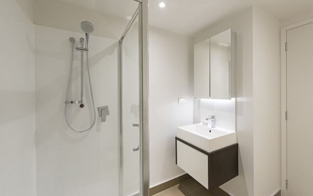 Colourful Bright Studio, Queens Resid, Pool & Gym