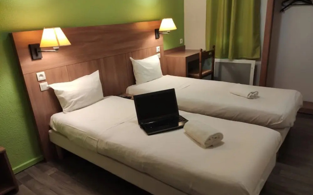 Glisy Hotel