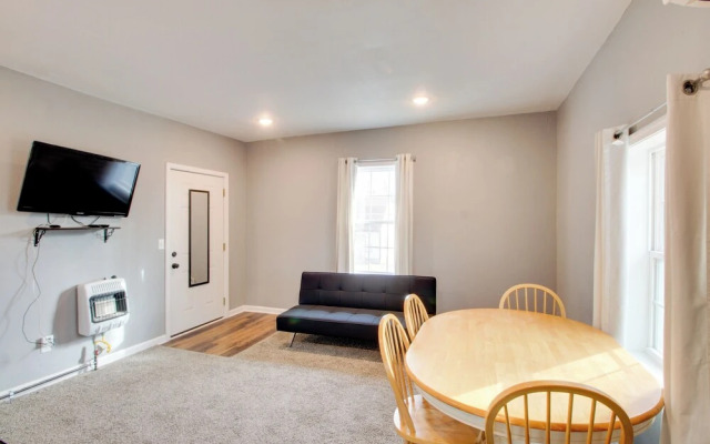 Cozy Missouri Escape w/ Balcony, Near Colleges!