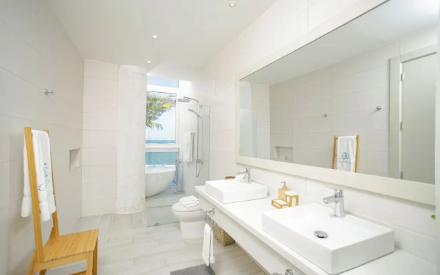 Oceanfront Luxury 10BR Villa