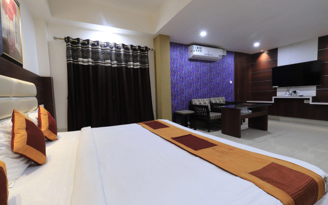 OYO 23403 Hotel Rashmi