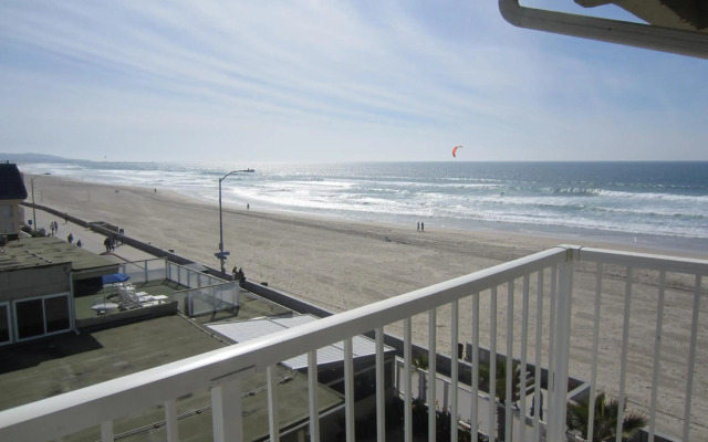 Surfer Beach Hotel
