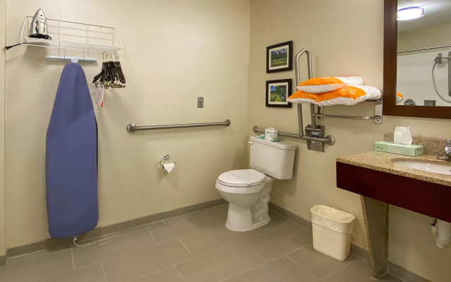 Comfort Inn East Windsor - Springfield