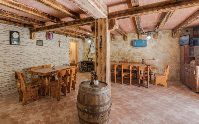 Awesome Home in Povljana With Wifi and 2 Bedrooms