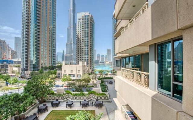 Radiant Urban Retreat With Iconic Burj Khalifa Vws