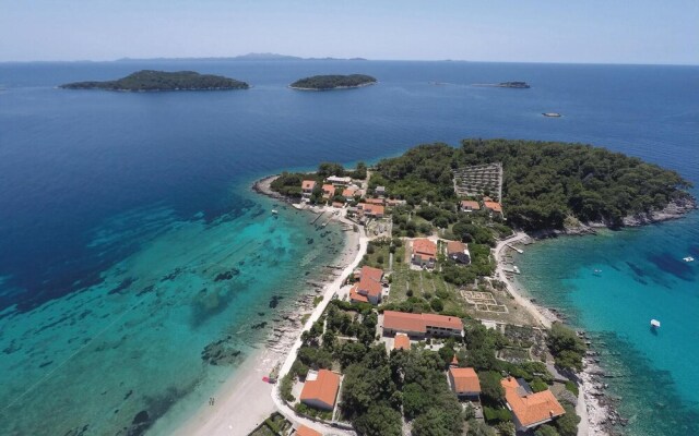 Awesome Home in Blato With Wifi and 6 Bedrooms