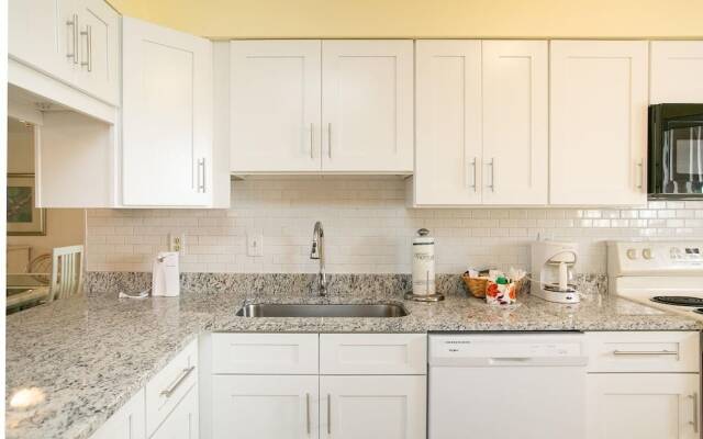 Hibiscus Resort D 2 Bedroom Condo by MCM