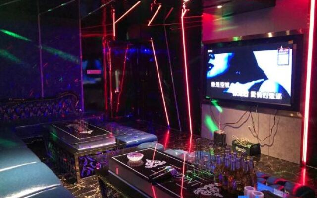 Zhongzhisheng Hotel (Zhaoqing East Railway Station Dinghushan Scenic Area)