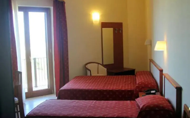 Royals Gate Hotel