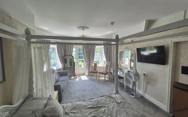 OYO Lavender House Hotel