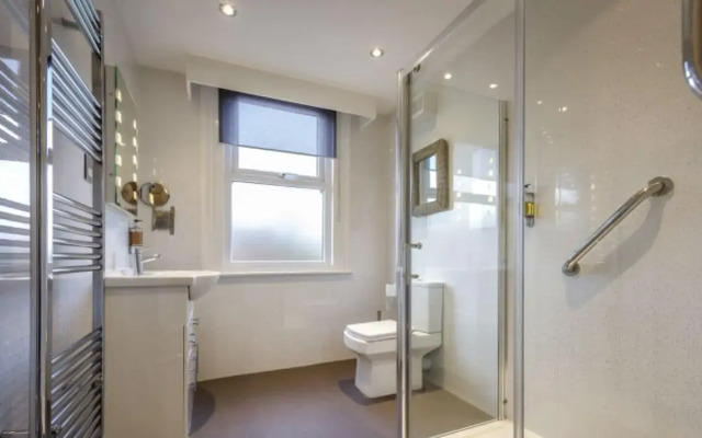 Cheshire Hospitality Ltd T/A Lennox Lea Studios & Apartments