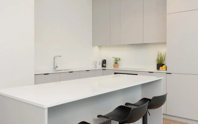 Warsaw Domaniewska by Renters Prestige