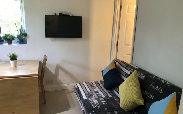 2 bedroom Apartment  Heathrow Airport