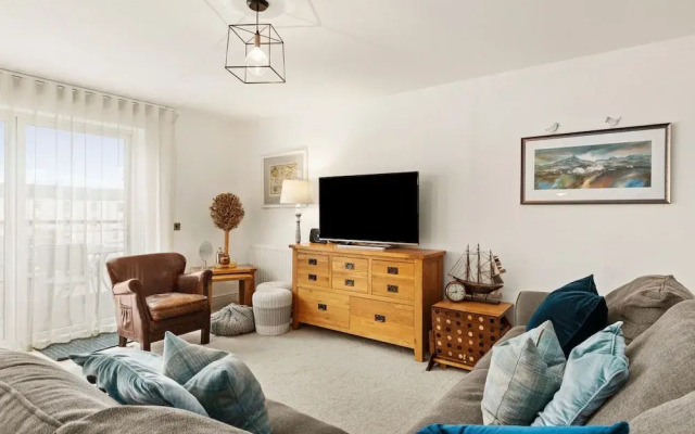 Maes-y-berllan - Close to Village and Beach