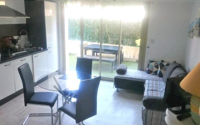 One Bedroom Louis