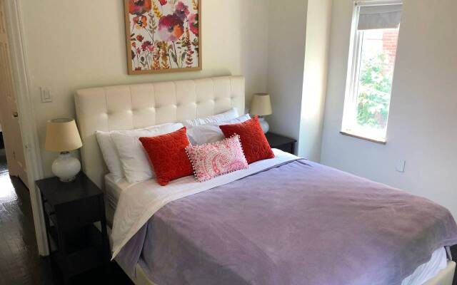 Spacious Luxury home, 5 min to Detroit golf club/ 4 car free parking!