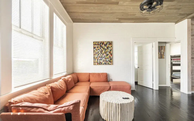Midtown Penthouse Blocks to Beach