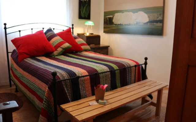 River Stone Inn & Gallery