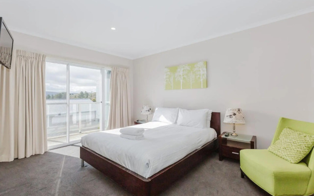 Grevillea 1/12 Poly Cow Lane