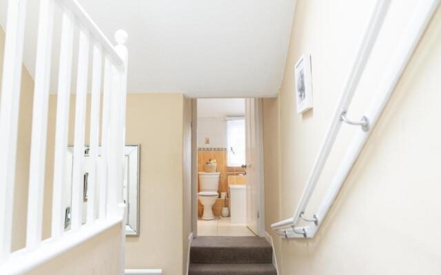 3 Private bedrooms attached to hosts home Free parking