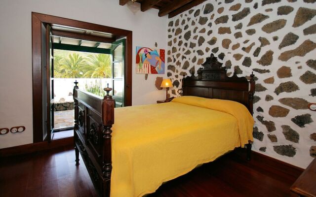 Comfortable Villa in Haría With Swimming Pool