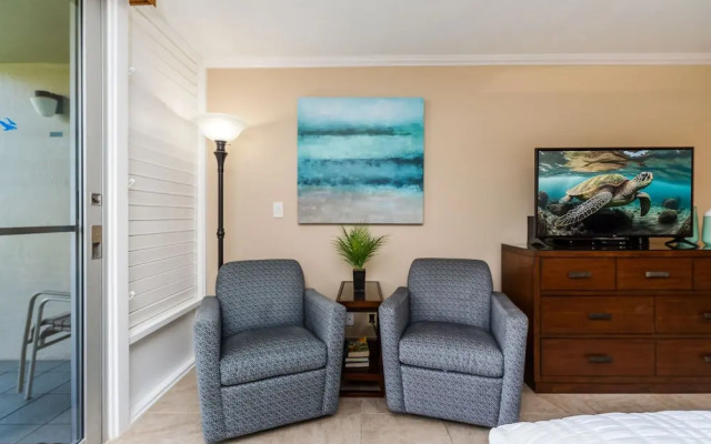 Napili Shores G157 Studio Bedroom Condo by RedAwning