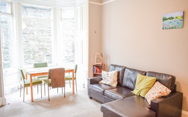 2 Bedroom Apartment Close to Edinburgh City Centre