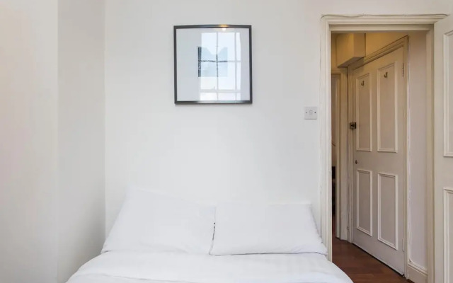 Essex Road Apartment near Angel