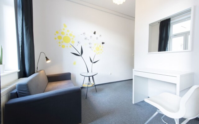 COLOR hostel