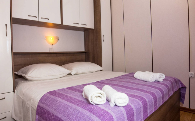 Holiday house Ani - 30 m from beach : Maslinica, Island Solta