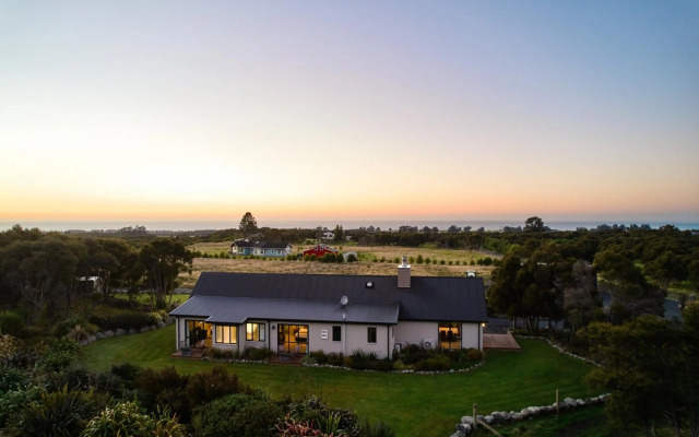 Manakau Lodge
