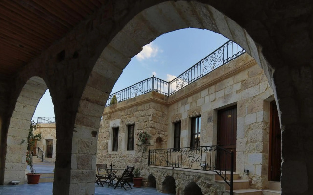 Golden Cave Suites